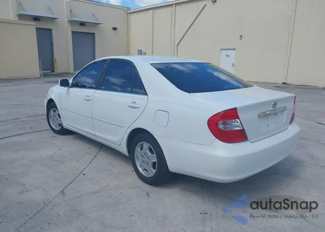 2002 Toyota Camry Le V6 z USA, uszkodzony, nr VIN 4T1BF32K42U007564